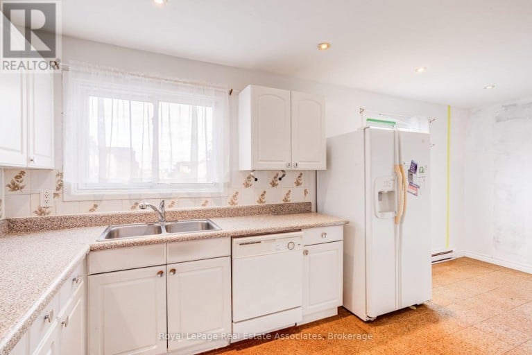 11 - 11 MCCALLUM COURT, Brampton (Queen Street Corridor), Ontario, L6W3M4
