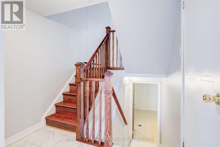11 - 11 MCCALLUM COURT, Brampton (Queen Street Corridor), Ontario, L6W3M4