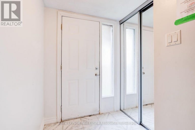 11 - 11 MCCALLUM COURT, Brampton (Queen Street Corridor), Ontario, L6W3M4