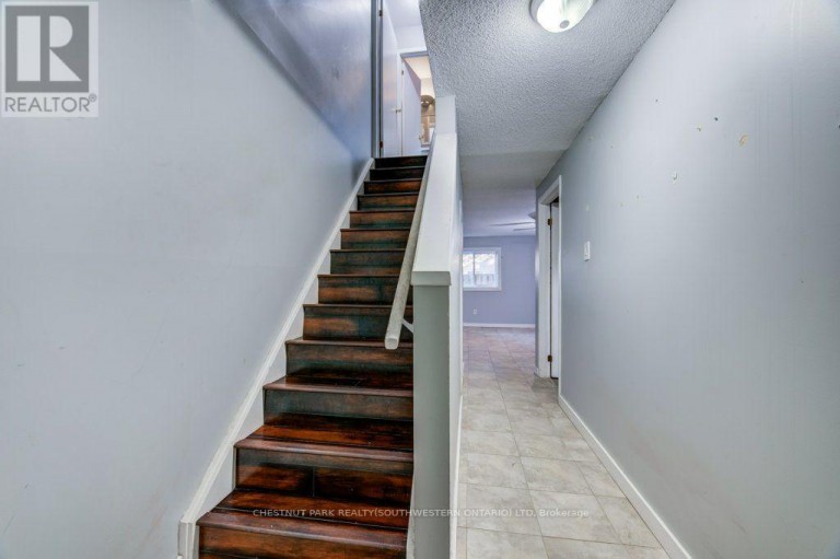 16 - 320 WESTMINISTER AVENUE, London South (South H), Ontario, N6C5H5