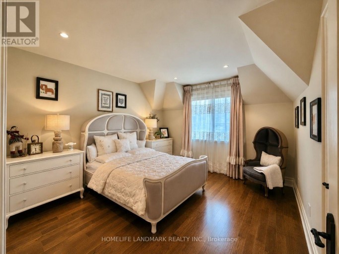 260 PINETREE WAY, Mississauga (Mineola), Ontario, L5G2R2