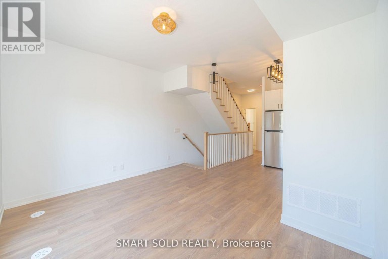 29 SPRUCE PINES CRESCENT, Toronto (Victoria Village), Ontario, M4A1Y7