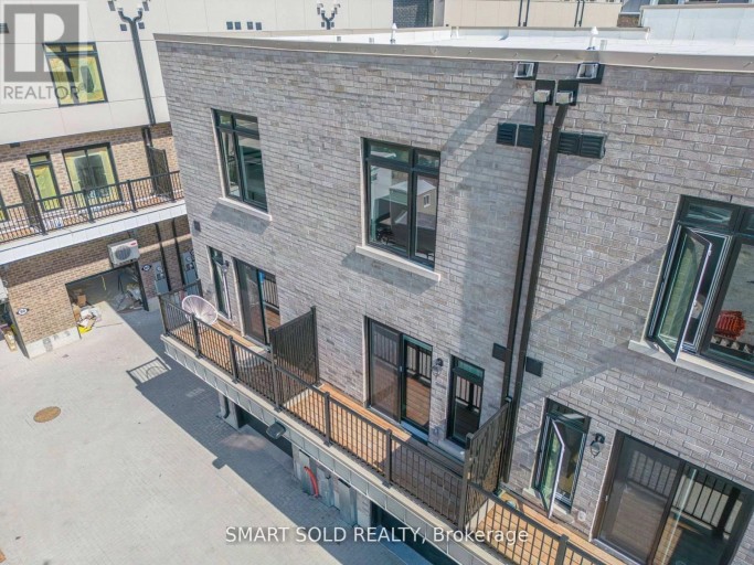 29 SPRUCE PINES CRESCENT, Toronto (Victoria Village), Ontario, M4A1Y7