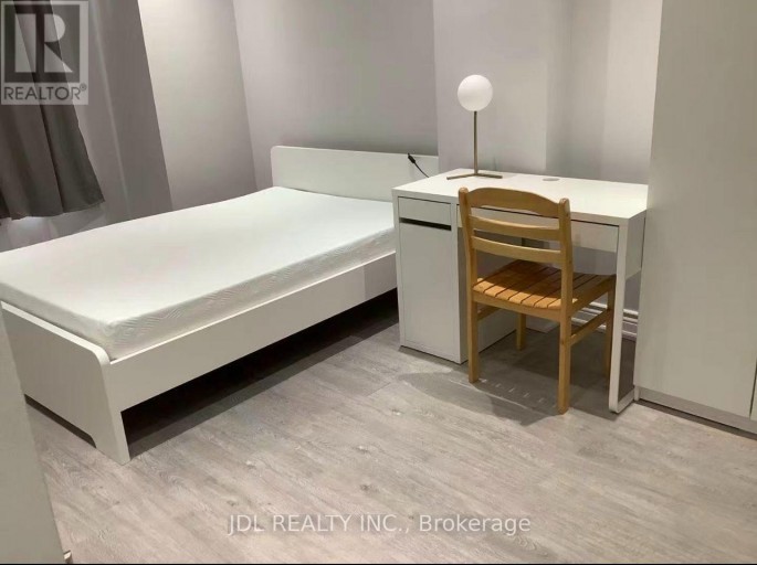 MASTERBEDROOM 2ND FLOOR - 16 ROSS ST STREET, Toronto (Kensington-Chinatown), Ontario, M5T1Z9