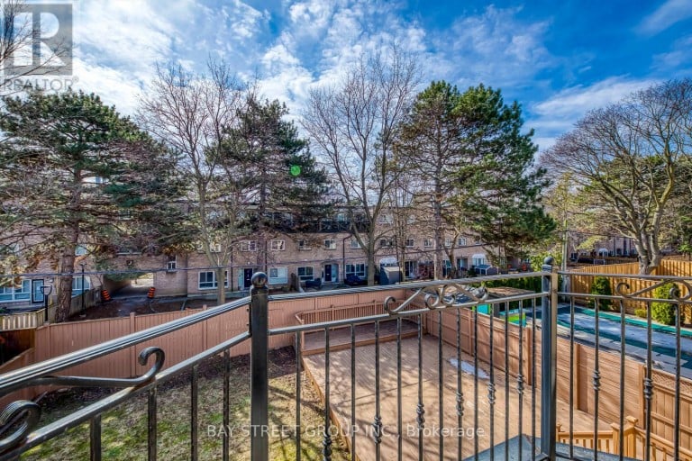 39 FOXWARREN DRIVE, Toronto (Bayview Village), Ontario, M2K1L1