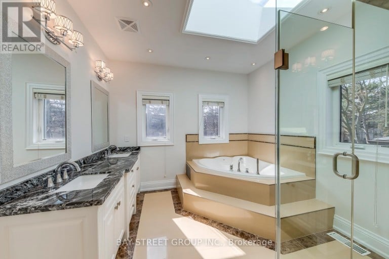 39 FOXWARREN DRIVE, Toronto (Bayview Village), Ontario, M2K1L1