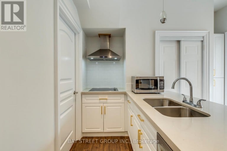 39 FOXWARREN DRIVE, Toronto (Bayview Village), Ontario, M2K1L1
