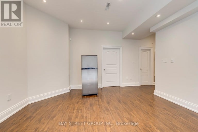 39 FOXWARREN DRIVE, Toronto (Bayview Village), Ontario, M2K1L1