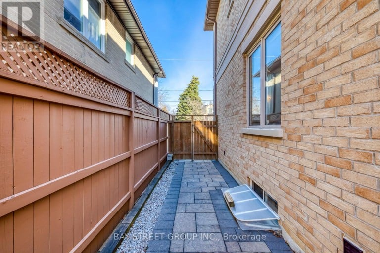 39 FOXWARREN DRIVE, Toronto (Bayview Village), Ontario, M2K1L1