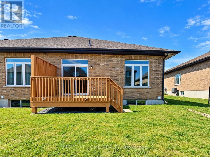 64 LEDGEROCK COURT, Quinte West (Sidney Ward), Ontario, K8R0A1