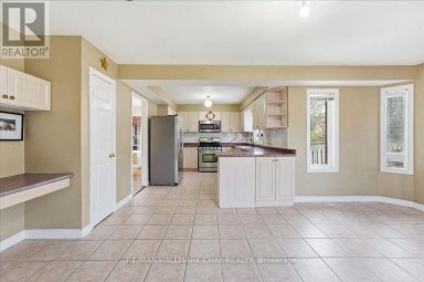MAIN/UPPER - 484 FERNDALE DRIVE N Barrie (Northwest) Ontario photo 10