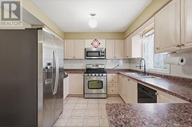 MAIN/UPPER - 484 FERNDALE DRIVE N Barrie (Northwest) Ontario photo 12
