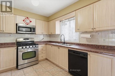 MAIN/UPPER - 484 FERNDALE DRIVE N Barrie (Northwest) Ontario photo 13