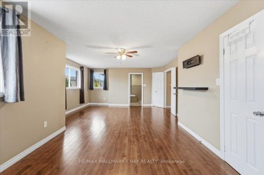 MAIN/UPPER - 484 FERNDALE DRIVE N Barrie (Northwest) Ontario photo 17