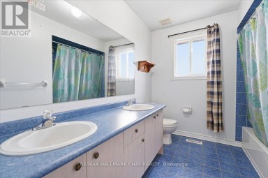 MAIN/UPPER - 484 FERNDALE DRIVE N Barrie (Northwest) Ontario photo 20