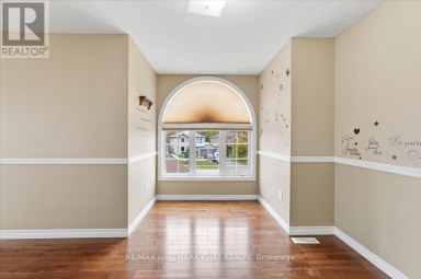 MAIN/UPPER - 484 FERNDALE DRIVE N Barrie (Northwest) Ontario photo 21