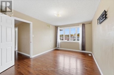 MAIN/UPPER - 484 FERNDALE DRIVE N Barrie (Northwest) Ontario photo 23