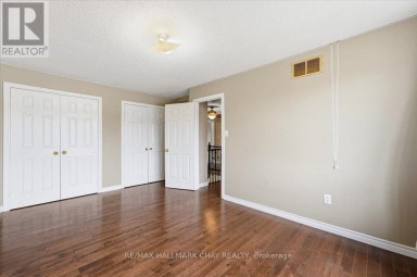 MAIN/UPPER - 484 FERNDALE DRIVE N Barrie (Northwest) Ontario photo 24