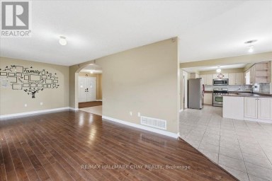 MAIN/UPPER - 484 FERNDALE DRIVE N Barrie (Northwest) Ontario photo 9