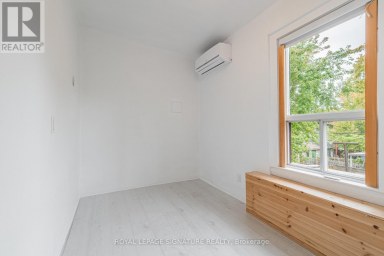 8 ADRIAN AVENUE Toronto (Weston-Pellam Park) Ontario photo 16