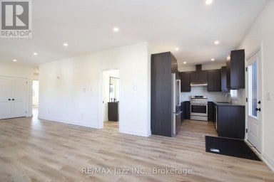 UPPER - 760 HOSKIN AVENUE Oshawa (Donevan) Ontario photo 8