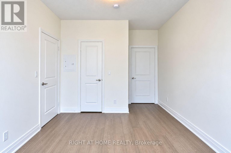 315 - 55 SPEERS ROAD, Oakville (CO Central), Ontario, L6K0H9