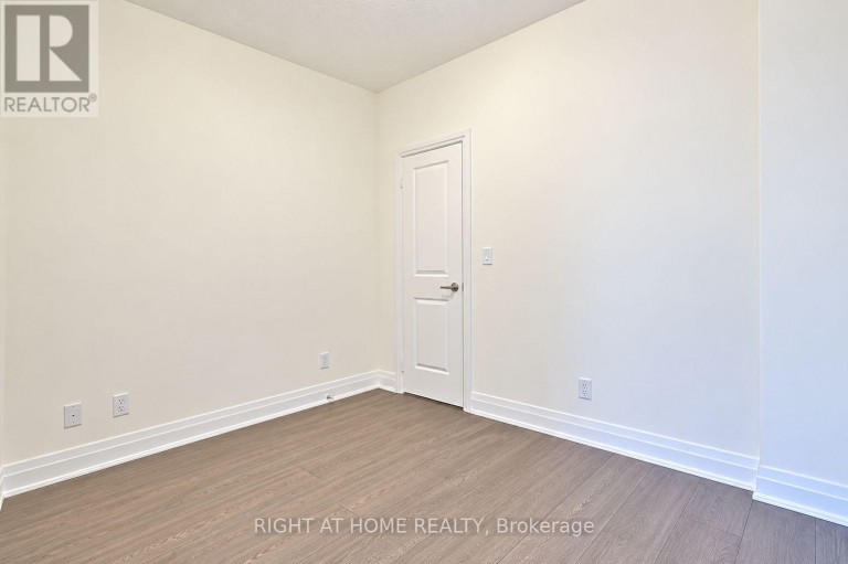 315 - 55 SPEERS ROAD, Oakville (CO Central), Ontario, L6K0H9