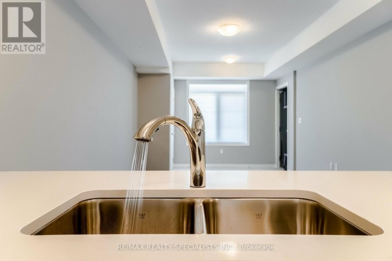 120 WHEAT LANE, Kitchener, Ontario, N2R0R4