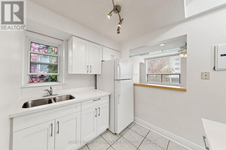 2 - 461 EGLINTON AVENUE E, Toronto (Mount Pleasant East), Ontario, M4P1M8