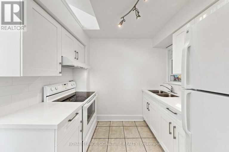 2 - 461 EGLINTON AVENUE E, Toronto (Mount Pleasant East), Ontario, M4P1M8