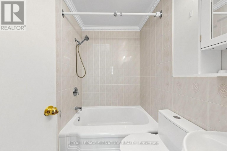 2 - 461 EGLINTON AVENUE E, Toronto (Mount Pleasant East), Ontario, M4P1M8