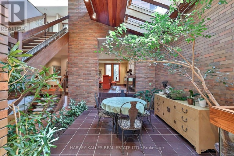 223 HILLHURST BOULEVARD, Toronto (Bedford Park-Nortown), Ontario, M5N1P3