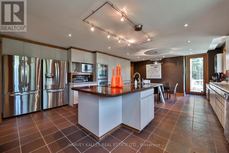 223 HILLHURST BOULEVARD, Toronto (Bedford Park-Nortown), Ontario, M5N1P3