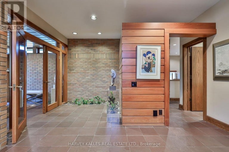 223 HILLHURST BOULEVARD, Toronto (Bedford Park-Nortown), Ontario, M5N1P3
