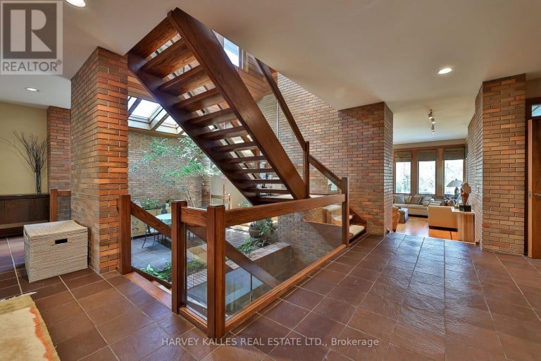 223 HILLHURST BOULEVARD, Toronto (Bedford Park-Nortown), Ontario, M5N1P3