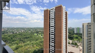 2819 - 1 MASSEY SQUARE Toronto (Crescent Town) Ontario photo 12