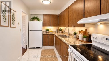 2819 - 1 MASSEY SQUARE Toronto (Crescent Town) Ontario photo 4