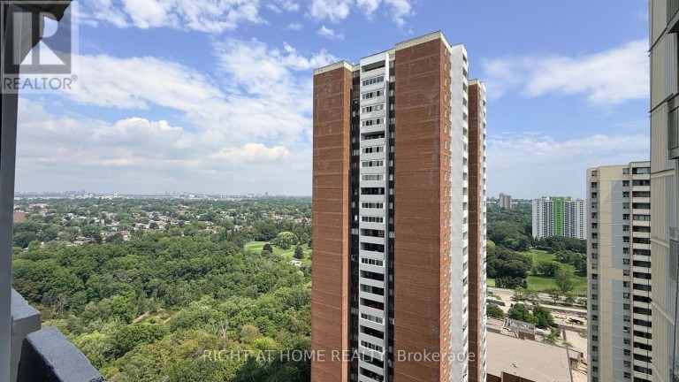 2819 - 1 MASSEY SQUARE, Toronto (Crescent Town), Ontario, M4C5L4