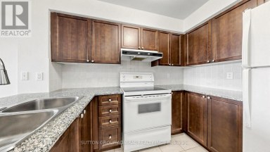806 - 7 NORTH PARK ROAD Vaughan (Beverley Glen) Ontario photo 5