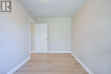 10 LETITIA STREET Barrie (Sunnidale) Ontario photo 18