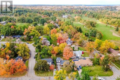 10 LETITIA STREET Barrie (Sunnidale) Ontario photo 46