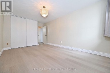 2602 - 5 MASSEY SQUARE Toronto (Crescent Town) Ontario photo 16