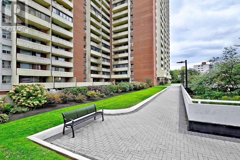 2602 - 5 MASSEY SQUARE, Toronto (Crescent Town), Ontario, M4C5L6