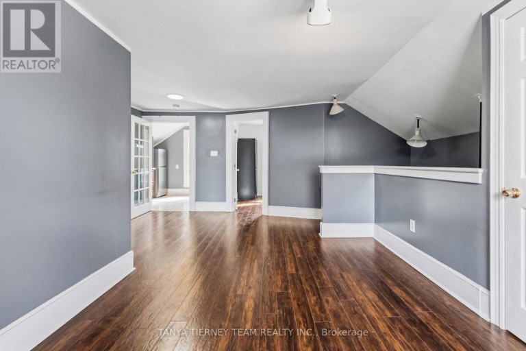 UPPER - 168 CENTRE STREET S, Oshawa (Central), Ontario, L1H4A6