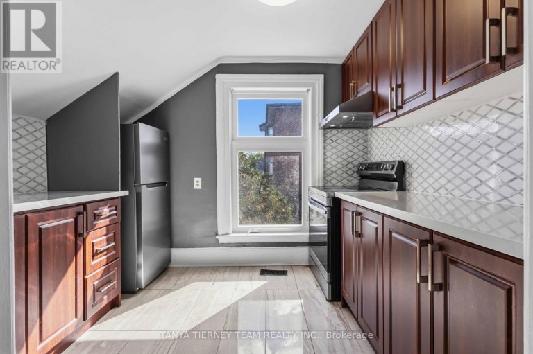 UPPER - 168 CENTRE STREET S, Oshawa (Central), Ontario, L1H4A6