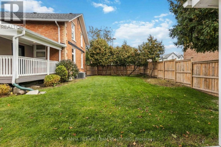 UPPER - 168 CENTRE STREET S, Oshawa (Central), Ontario, L1H4A6