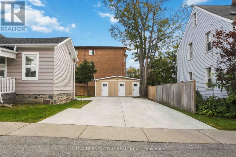 UPPER - 168 CENTRE STREET S, Oshawa (Central), Ontario, L1H4A6