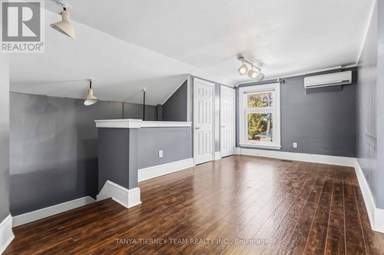 UPPER - 168 CENTRE STREET S, Oshawa (Central), Ontario, L1H4A6