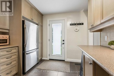 19 FLEMPTON CRESCENT Toronto (Ionview) Ontario photo 4