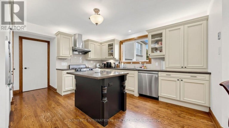 54 PLYMBRIDGE ROAD, Toronto (Bridle Path-Sunnybrook-York Mills), Ontario, M2P1A3